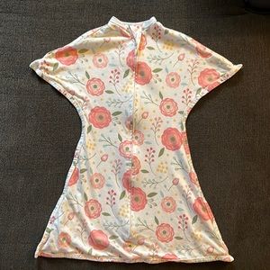 Sleeping baby “zipadee-zip” transitional swaddle. Size small 4-8 month